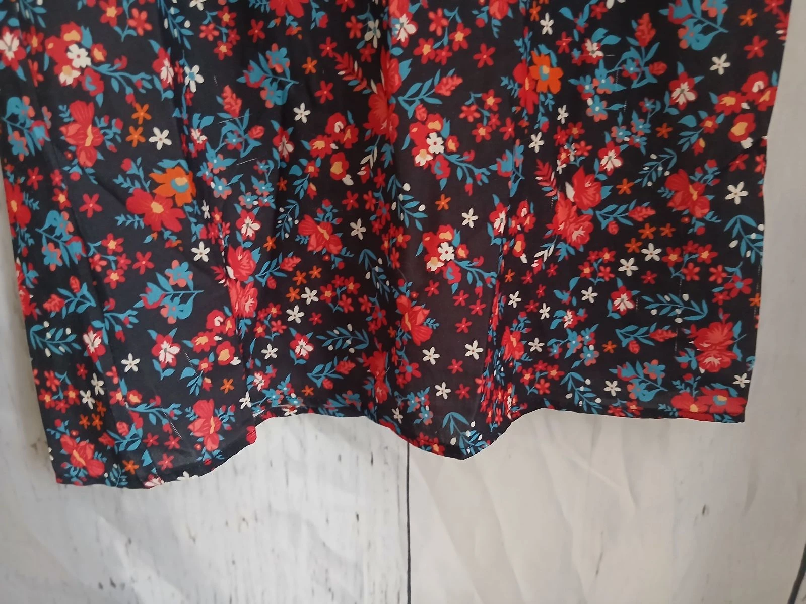 Top fluido con estampado floral estilo bohemio con detalles de encaje – Talla L – photo 7
